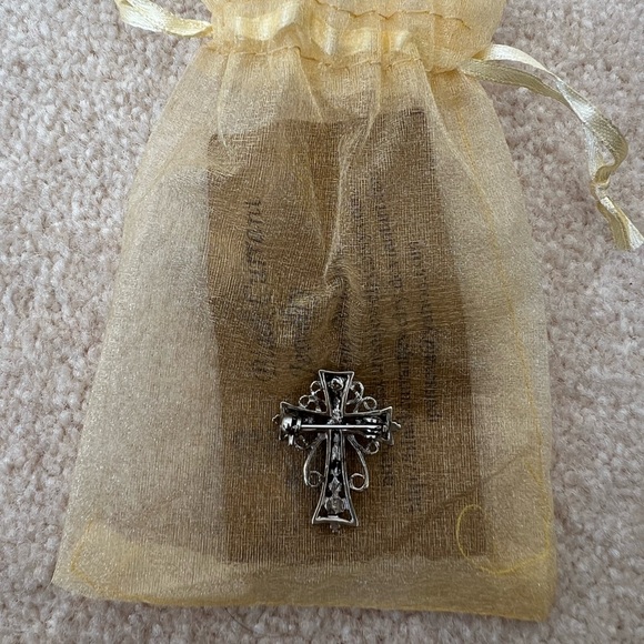 Cross Brooch - Picture 2 of 3